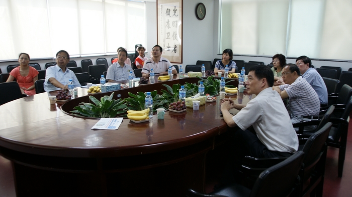 2010年9月15日上海商投集團(tuán)王董、沈董蒞臨我院參觀！